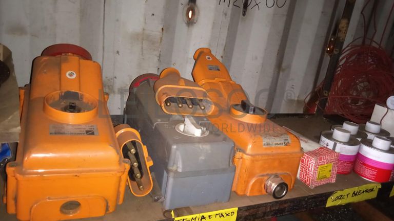 Diversos + Diversos + Caixas de Ferramentas + Diversos + Diversos + Diversos + Diversos + Diversos + Diversos + Diversos +  Lâmpadas de longo alcance. + Anilhas + Diversos + Heat Shrinks + Diversos + Discos de Corte + Motores + Porcas + Diversos + Braçadeiras + Diversos + Chapas 1,5m + Contentor de 40P ·