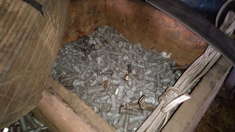 Diversos + Diversos + Caixas de Ferramentas + Diversos + Diversos + Diversos + Diversos + Diversos + Diversos + Diversos +  Lâmpadas de longo alcance. + Anilhas + Diversos + Heat Shrinks + Diversos + Discos de Corte + Motores + Porcas + Diversos + Braçadeiras + Diversos + Chapas 1,5m + Contentor de 40P ·