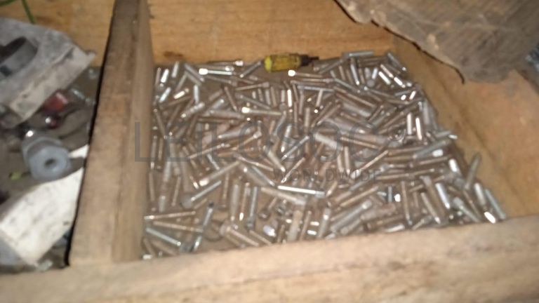 Diversos + Diversos + Caixas de Ferramentas + Diversos + Diversos + Diversos + Diversos + Diversos + Diversos + Diversos +  Lâmpadas de longo alcance. + Anilhas + Diversos + Heat Shrinks + Diversos + Discos de Corte + Motores + Porcas + Diversos + Braçadeiras + Diversos + Chapas 1,5m + Contentor de 40P ·