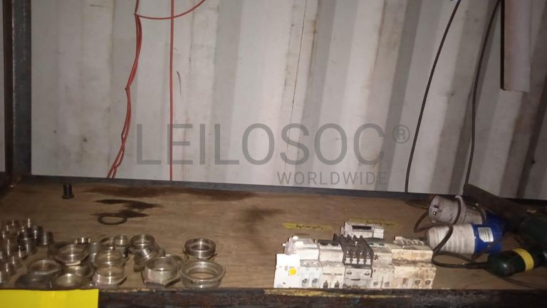 Diversos + Diversos + Caixas de Ferramentas + Diversos + Diversos + Diversos + Diversos + Diversos + Diversos + Diversos +  Lâmpadas de longo alcance. + Anilhas + Diversos + Heat Shrinks + Diversos + Discos de Corte + Motores + Porcas + Diversos + Braçadeiras + Diversos + Chapas 1,5m + Contentor de 40P ·