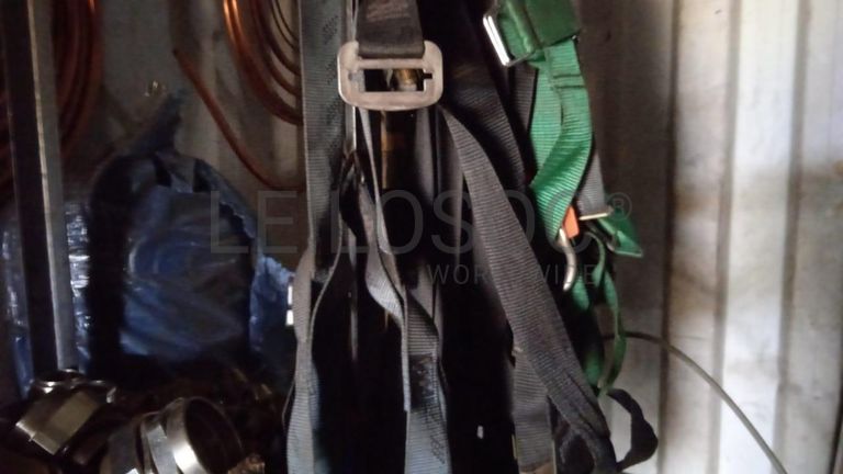 Diversos + Diversos + Caixas de Ferramentas + Diversos + Diversos + Diversos + Diversos + Diversos + Diversos + Diversos +  Lâmpadas de longo alcance. + Anilhas + Diversos + Heat Shrinks + Diversos + Discos de Corte + Motores + Porcas + Diversos + Braçadeiras + Diversos + Chapas 1,5m + Contentor de 40P ·