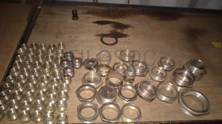 Diversos + Diversos + Caixas de Ferramentas + Diversos + Diversos + Diversos + Diversos + Diversos + Diversos + Diversos +  Lâmpadas de longo alcance. + Anilhas + Diversos + Heat Shrinks + Diversos + Discos de Corte + Motores + Porcas + Diversos + Braçadeiras + Diversos + Chapas 1,5m + Contentor de 40P ·