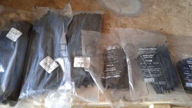 Diversos + Diversos + Caixas de Ferramentas + Diversos + Diversos + Diversos + Diversos + Diversos + Diversos + Diversos +  Lâmpadas de longo alcance. + Anilhas + Diversos + Heat Shrinks + Diversos + Discos de Corte + Motores + Porcas + Diversos + Braçadeiras + Diversos + Chapas 1,5m + Contentor de 40P ·