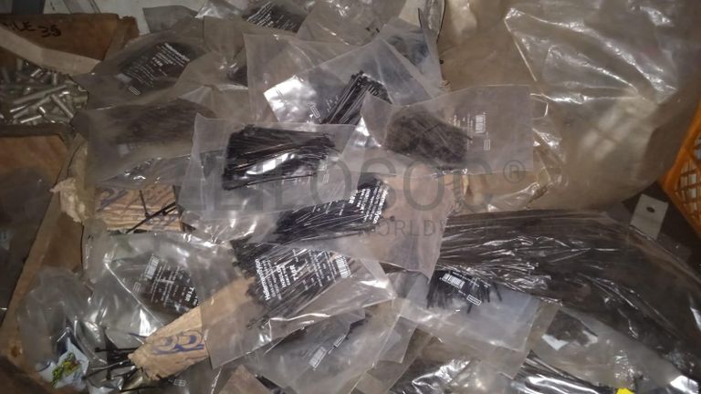 Diversos + Diversos + Caixas de Ferramentas + Diversos + Diversos + Diversos + Diversos + Diversos + Diversos + Diversos +  Lâmpadas de longo alcance. + Anilhas + Diversos + Heat Shrinks + Diversos + Discos de Corte + Motores + Porcas + Diversos + Braçadeiras + Diversos + Chapas 1,5m + Contentor de 40P ·