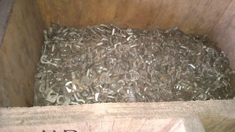 Diversos + Diversos + Caixas de Ferramentas + Diversos + Diversos + Diversos + Diversos + Diversos + Diversos + Diversos +  Lâmpadas de longo alcance. + Anilhas + Diversos + Heat Shrinks + Diversos + Discos de Corte + Motores + Porcas + Diversos + Braçadeiras + Diversos + Chapas 1,5m + Contentor de 40P ·