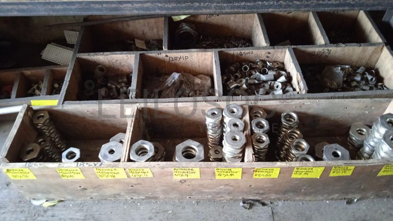 Diversos + Diversos + Caixas de Ferramentas + Diversos + Diversos + Diversos + Diversos + Diversos + Diversos + Diversos +  Lâmpadas de longo alcance. + Anilhas + Diversos + Heat Shrinks + Diversos + Discos de Corte + Motores + Porcas + Diversos + Braçadeiras + Diversos + Chapas 1,5m + Contentor de 40P ·