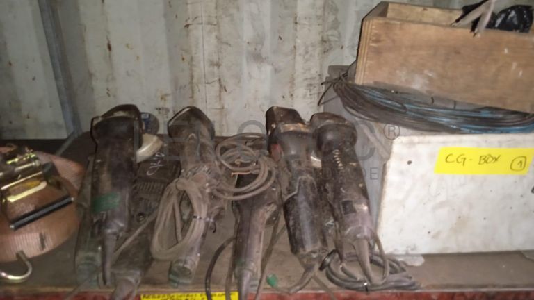 Diversos + Rebarbadeiras   + Diversos + Diversos + Rebarbadeiras + Furadeira + Diversos + Braçadeiras + Torque Wreck + Radiadores + Diversos + Diversos + Diversos + Diversos + Diversos + Diversos + Diversos + Diversos + Contentor de 40P ·