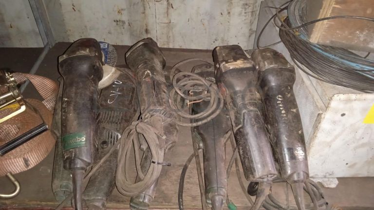 Diversos + Rebarbadeiras   + Diversos + Diversos + Rebarbadeiras + Furadeira + Diversos + Braçadeiras + Torque Wreck + Radiadores + Diversos + Diversos + Diversos + Diversos + Diversos + Diversos + Diversos + Diversos + Contentor de 40P ·