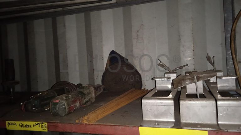 Diversos + Rebarbadeiras   + Diversos + Diversos + Rebarbadeiras + Furadeira + Diversos + Braçadeiras + Torque Wreck + Radiadores + Diversos + Diversos + Diversos + Diversos + Diversos + Diversos + Diversos + Diversos + Contentor de 40P ·