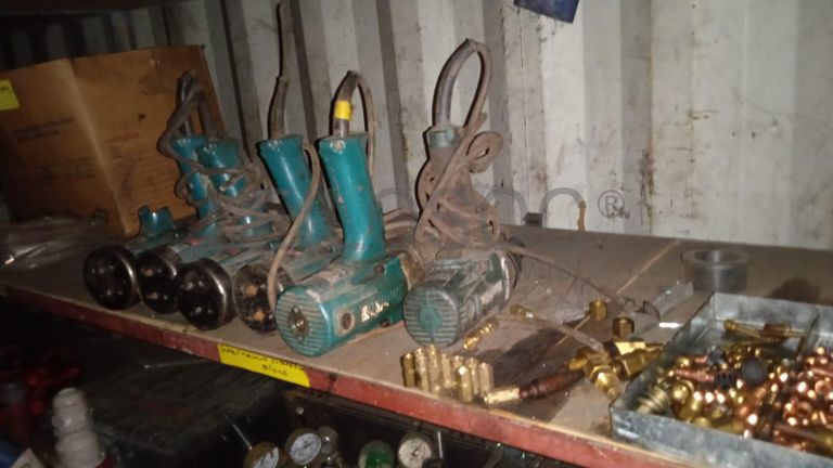 Diversos + Rebarbadeiras   + Diversos + Diversos + Rebarbadeiras + Furadeira + Diversos + Braçadeiras + Torque Wreck + Radiadores + Diversos + Diversos + Diversos + Diversos + Diversos + Diversos + Diversos + Diversos + Contentor de 40P ·