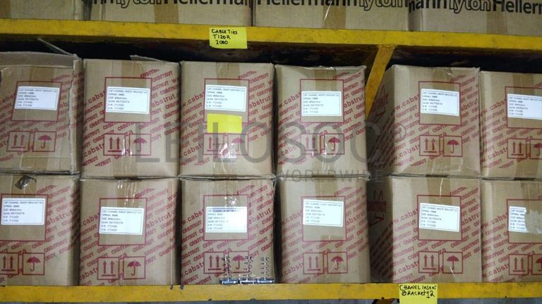 Diversos + Diversos + Grampos + Diversos + Diversos + Diversos + Electrodos + Diversos + Diversos + Diversos + Diversos + Diversos + Fitas + Diversos + Diversos + Máquinas Rebarbadora   + Diversos + Pregos 50×2.50mm + Diversos + Cintas + Cintas + Cintas + Cintas + Cintas + Mangueiras para maçarico  + Cintos de Segurança + Diversos + Diversos + Porcas + Porcas + Diversos + Pregos   + Parafusos + Material Hospitalar + Diversos + Cordas + Diversos + Material para Soldadura + Material para Instalacao electrica + Diversos + Spray Q20 + Braçadeiras + Rolos de rede   + Cerca de Segurança + Cabo flexível  + Abaraçadeiras + Materia para soldadura + Abraçadeiras + Diversos + Bombas de água   + Diversos + Compressor   + Contentor de 40P ·