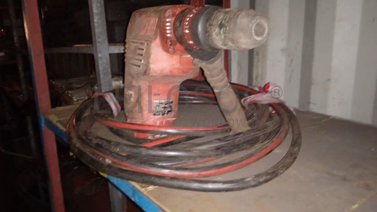 Diversos + Rebarbadeiras   + Diversos + Diversos + Rebarbadeiras + Furadeira + Diversos + Braçadeiras + Torque Wreck + Radiadores + Diversos + Diversos + Diversos + Diversos + Diversos + Diversos + Diversos + Diversos + Contentor de 40P ·