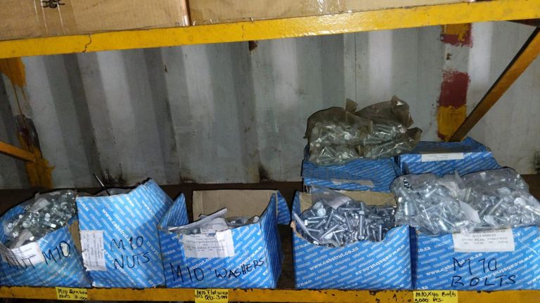 Diversos + Diversos + Grampos + Diversos + Diversos + Diversos + Electrodos + Diversos + Diversos + Diversos + Diversos + Diversos + Fitas + Diversos + Diversos + Máquinas Rebarbadora   + Diversos + Pregos 50×2.50mm + Diversos + Cintas + Cintas + Cintas + Cintas + Cintas + Mangueiras para maçarico  + Cintos de Segurança + Diversos + Diversos + Porcas + Porcas + Diversos + Pregos   + Parafusos + Material Hospitalar + Diversos + Cordas + Diversos + Material para Soldadura + Material para Instalacao electrica + Diversos + Spray Q20 + Braçadeiras + Rolos de rede   + Cerca de Segurança + Cabo flexível  + Abaraçadeiras + Materia para soldadura + Abraçadeiras + Diversos + Bombas de água   + Diversos + Compressor   + Contentor de 40P ·