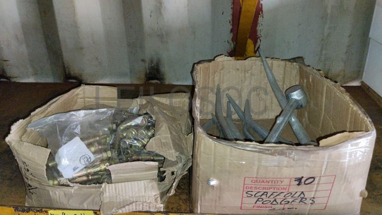 Diversos + Diversos + Grampos + Diversos + Diversos + Diversos + Electrodos + Diversos + Diversos + Diversos + Diversos + Diversos + Fitas + Diversos + Diversos + Máquinas Rebarbadora   + Diversos + Pregos 50×2.50mm + Diversos + Cintas + Cintas + Cintas + Cintas + Cintas + Mangueiras para maçarico  + Cintos de Segurança + Diversos + Diversos + Porcas + Porcas + Diversos + Pregos   + Parafusos + Material Hospitalar + Diversos + Cordas + Diversos + Material para Soldadura + Material para Instalacao electrica + Diversos + Spray Q20 + Braçadeiras + Rolos de rede   + Cerca de Segurança + Cabo flexível  + Abaraçadeiras + Materia para soldadura + Abraçadeiras + Diversos + Bombas de água   + Diversos + Compressor   + Contentor de 40P ·