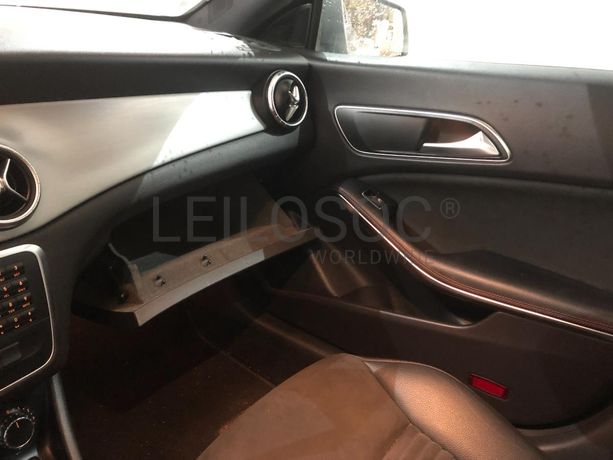 Mercedes-Benz CLA 220 D · Ano 2013