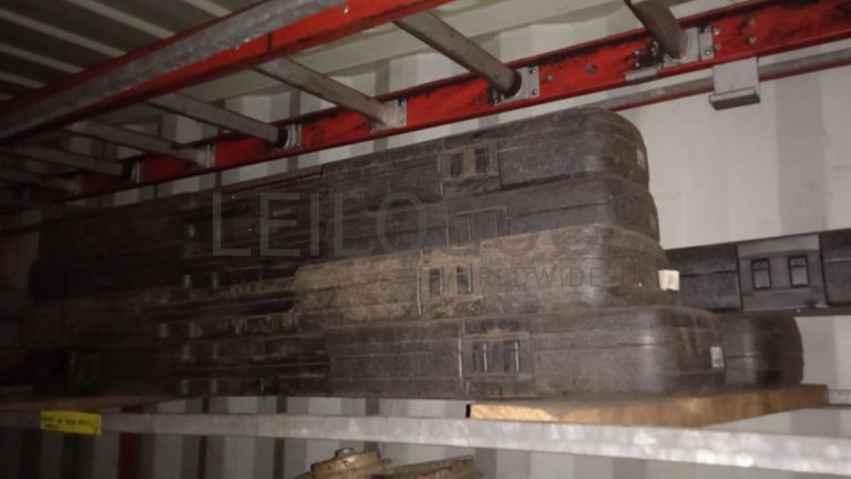 Diversos + Rebarbadeiras   + Diversos + Diversos + Rebarbadeiras + Furadeira + Diversos + Braçadeiras + Torque Wreck + Radiadores + Diversos + Diversos + Diversos + Diversos + Diversos + Diversos + Diversos + Diversos + Contentor de 40P ·