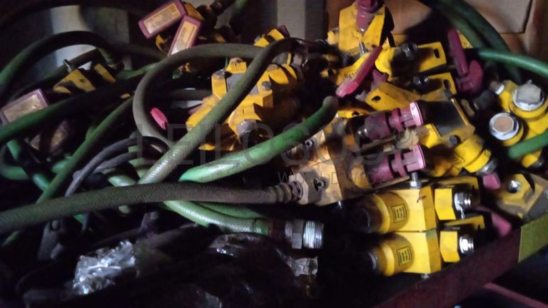 Diversos + Rebarbadeiras   + Diversos + Diversos + Rebarbadeiras + Furadeira + Diversos + Braçadeiras + Torque Wreck + Radiadores + Diversos + Diversos + Diversos + Diversos + Diversos + Diversos + Diversos + Diversos + Contentor de 40P ·