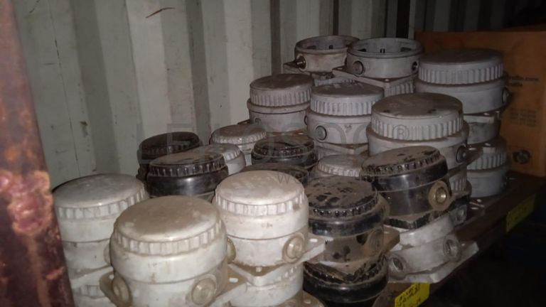 Diversos + Rebarbadeiras   + Diversos + Diversos + Rebarbadeiras + Furadeira + Diversos + Braçadeiras + Torque Wreck + Radiadores + Diversos + Diversos + Diversos + Diversos + Diversos + Diversos + Diversos + Diversos + Contentor de 40P ·