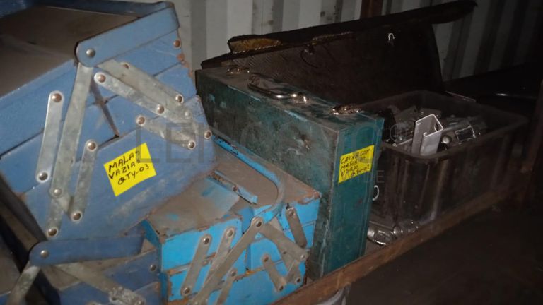 Diversos + Rebarbadeiras   + Diversos + Diversos + Rebarbadeiras + Furadeira + Diversos + Braçadeiras + Torque Wreck + Radiadores + Diversos + Diversos + Diversos + Diversos + Diversos + Diversos + Diversos + Diversos + Contentor de 40P ·