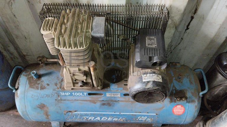 Máquina de soldar tubos pVC + Máquina de soldar tubos PVC   + Compressor de Ar   + Bombas de água  + Macaco hidráulico + Rolos de Arrame   + Aventais de couro  + Diversos + Diversos + Cabos Hidráulicos + Diversos + Diversos + Mobiliário + Diversos + Diversos + Contentor de 40P ·