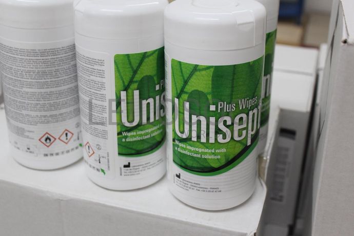 Máscaras Cirúrgicas + Rolos de Algodão + Copos Descartáveis + Desinfetantes