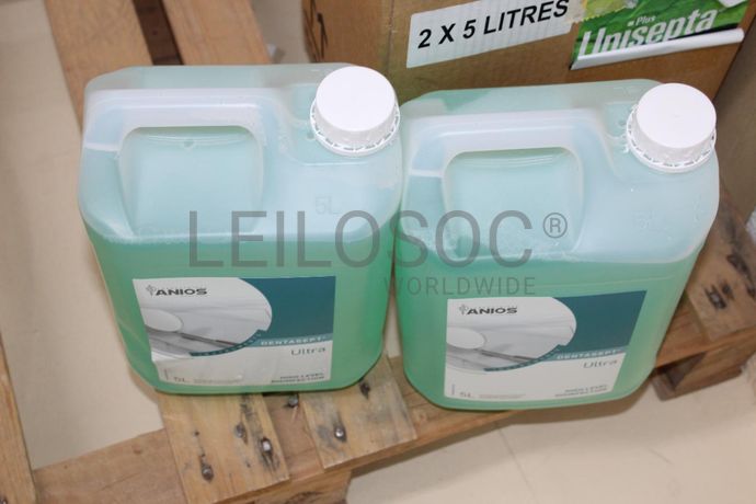 Máscaras Cirúrgicas + Rolos de Algodão + Copos Descartáveis + Desinfetantes