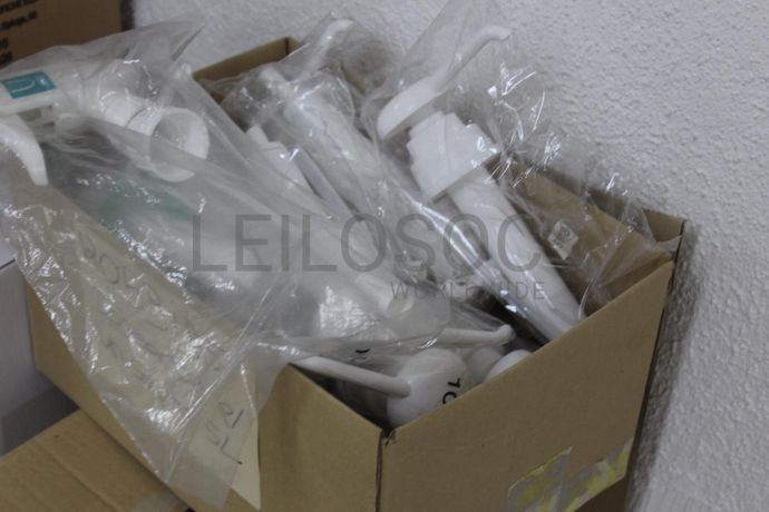 Máscaras Cirúrgicas + Rolos de Algodão + Copos Descartáveis + Desinfetantes