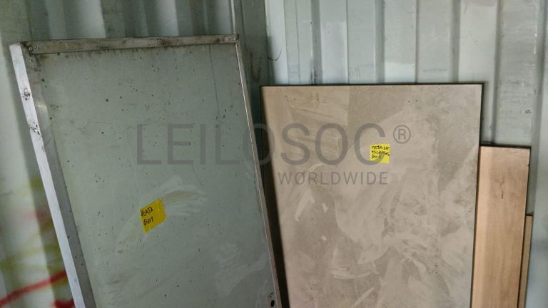 Máquina de soldar tubos pVC + Máquina de soldar tubos PVC   + Compressor de Ar   + Bombas de água  + Macaco hidráulico + Rolos de Arrame   + Aventais de couro  + Diversos + Diversos + Cabos Hidráulicos + Diversos + Diversos + Mobiliário + Diversos + Diversos + Contentor de 40P ·