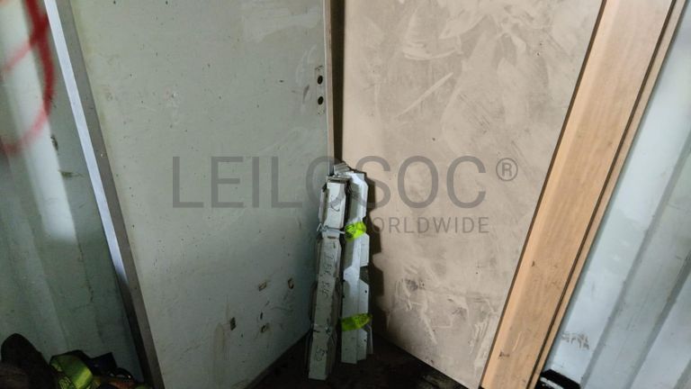 Máquina de soldar tubos pVC + Máquina de soldar tubos PVC   + Compressor de Ar   + Bombas de água  + Macaco hidráulico + Rolos de Arrame   + Aventais de couro  + Diversos + Diversos + Cabos Hidráulicos + Diversos + Diversos + Mobiliário + Diversos + Diversos + Contentor de 40P ·