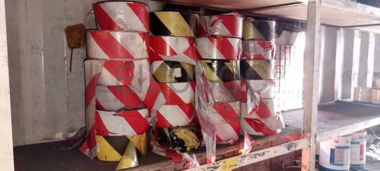 Diversos + Diversos + Rolo de fita + Diversos + Papel higiénico   + Diversos + Diversos + Diversos + Diversos + Diversos + Tinta dulux + Diversos + Placas de sinalização   + Contentor de 40P ·