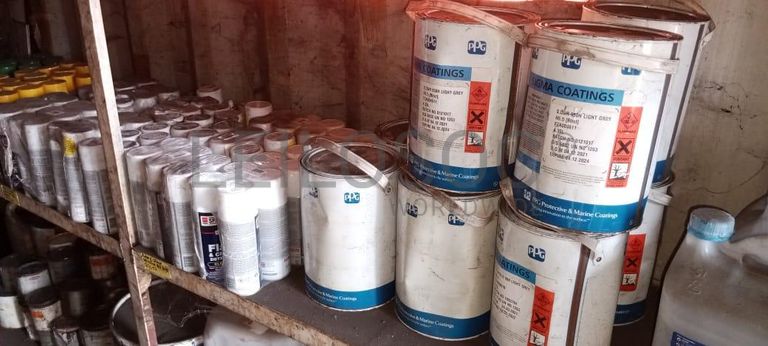 Diversos + Diversos + Rolo de fita + Diversos + Papel higiénico   + Diversos + Diversos + Diversos + Diversos + Diversos + Tinta dulux + Diversos + Placas de sinalização   + Contentor de 40P ·