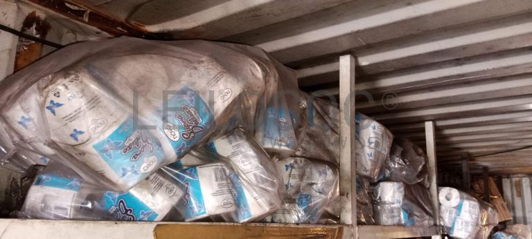 Diversos + Diversos + Rolo de fita + Diversos + Papel higiénico   + Diversos + Diversos + Diversos + Diversos + Diversos + Tinta dulux + Diversos + Placas de sinalização   + Contentor de 40P ·