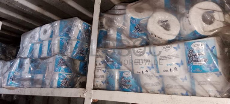 Diversos + Diversos + Rolo de fita + Diversos + Papel higiénico   + Diversos + Diversos + Diversos + Diversos + Diversos + Tinta dulux + Diversos + Placas de sinalização   + Contentor de 40P ·