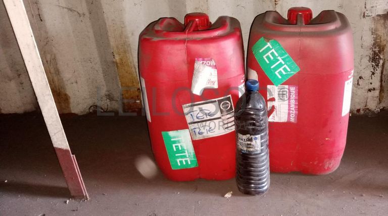 Diversos + Diversos + Rolo de fita + Diversos + Papel higiénico   + Diversos + Diversos + Diversos + Diversos + Diversos + Tinta dulux + Diversos + Placas de sinalização   + Contentor de 40P ·