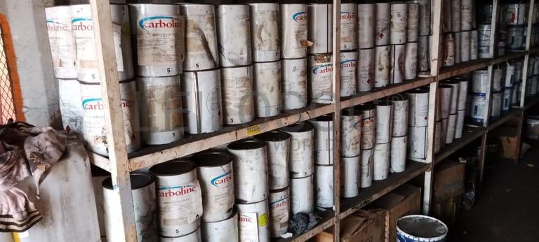 Diversos + Diversos + Rolo de fita + Diversos + Papel higiénico   + Diversos + Diversos + Diversos + Diversos + Diversos + Tinta dulux + Diversos + Placas de sinalização   + Contentor de 40P ·