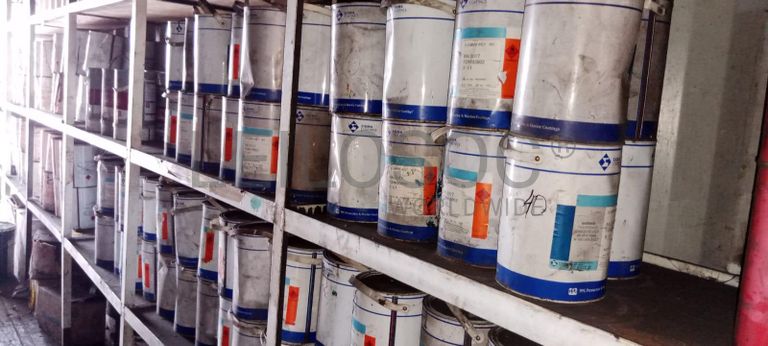 Diversos + Diversos + Gerador  + Diversos + Diversos + Diversos + Diversos + Diversos + Máquina de lichar + Cimento cola + Contentor de 40P ·