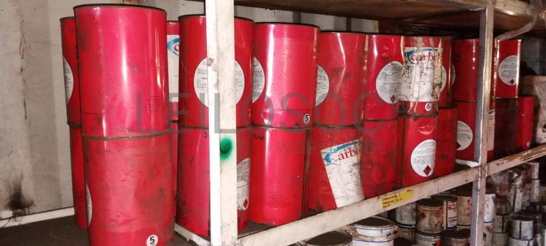 Diversos + Diversos + Rolo de fita + Diversos + Papel higiénico   + Diversos + Diversos + Diversos + Diversos + Diversos + Tinta dulux + Diversos + Placas de sinalização   + Contentor de 40P ·