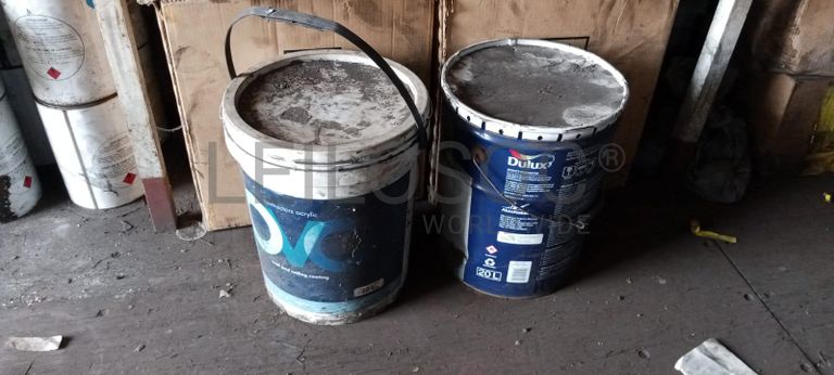 Diversos + Diversos + Rolo de fita + Diversos + Papel higiénico   + Diversos + Diversos + Diversos + Diversos + Diversos + Tinta dulux + Diversos + Placas de sinalização   + Contentor de 40P ·