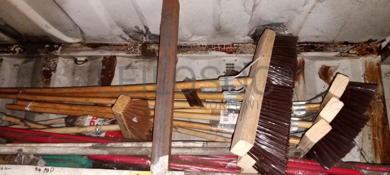 Diversos + Diversos + Rolo de fita + Diversos + Papel higiénico   + Diversos + Diversos + Diversos + Diversos + Diversos + Tinta dulux + Diversos + Placas de sinalização   + Contentor de 40P ·