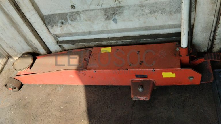 Furadeira + Compressor de Ar "Atlas Copco". + Diversos + Máquina multifuncional   + Guinchos + Macaco hidráulico   + Diversos + Diversos + Diversos + Diversos + Grampo   + Diversos + Diversos + Diversos + Diversos +  Tambores 400L de óleo hidráulico. + Bombas de abastecimento de óleo hidráulico   + Compressor de Ar   + Diversos + Tubos de mangueira   + Diversos + Botijão de gás 50L   + Diversos + Diversos + Contentor de 40P ·