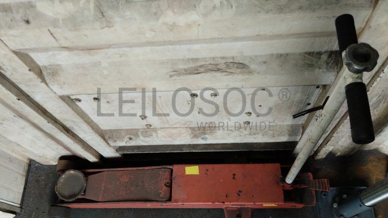 Furadeira + Compressor de Ar "Atlas Copco". + Diversos + Máquina multifuncional   + Guinchos + Macaco hidráulico   + Diversos + Diversos + Diversos + Diversos + Grampo   + Diversos + Diversos + Diversos + Diversos +  Tambores 400L de óleo hidráulico. + Bombas de abastecimento de óleo hidráulico   + Compressor de Ar   + Diversos + Tubos de mangueira   + Diversos + Botijão de gás 50L   + Diversos + Diversos + Contentor de 40P ·