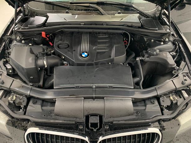 BMW 318D Touring · Ano 2012