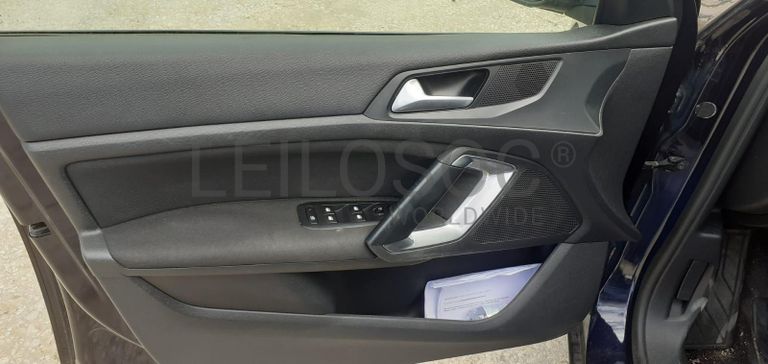 Peugeot 308 1.6 Blue HDI · Ano 2015