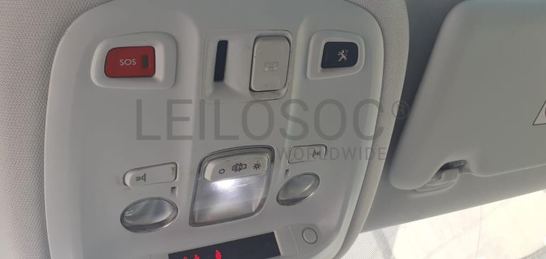 Peugeot 308 1.6 Blue HDI · Ano 2015