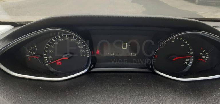 Peugeot 308 1.6 Blue HDI · Ano 2015