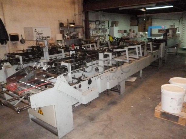 Máquina de colar caixas