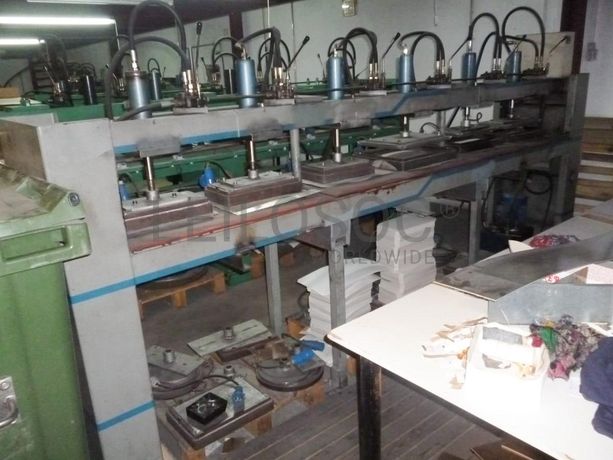 Máquina de moldar pratos