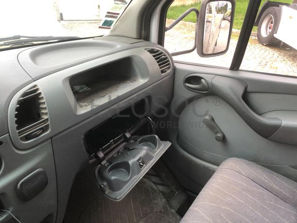 Mercedes-Benz 413CDI · Ano 2001