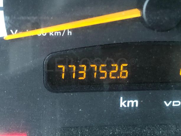 Mercedes-Benz 413CDI · Ano 2001