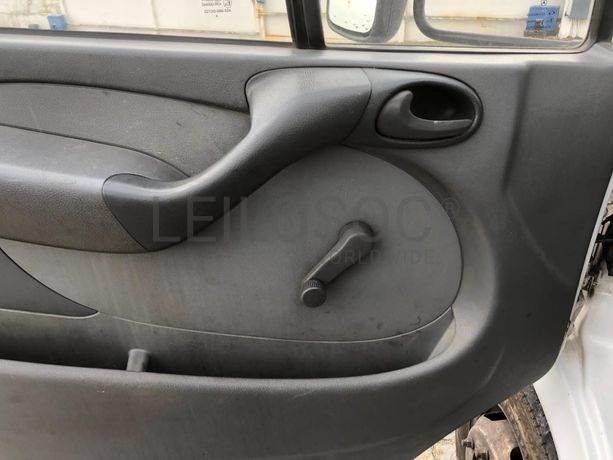 Mercedes-Benz 413CDI · Ano 2001